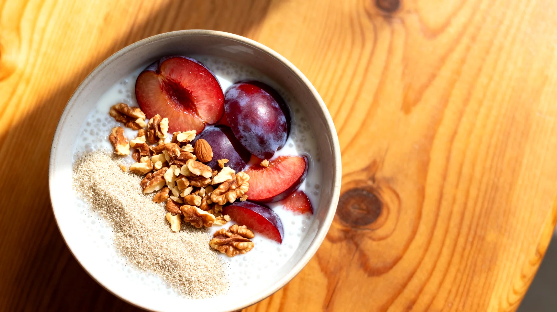 Kefir-Pflaumen-Happen mit Flohsamenschalen und Walnüssen"