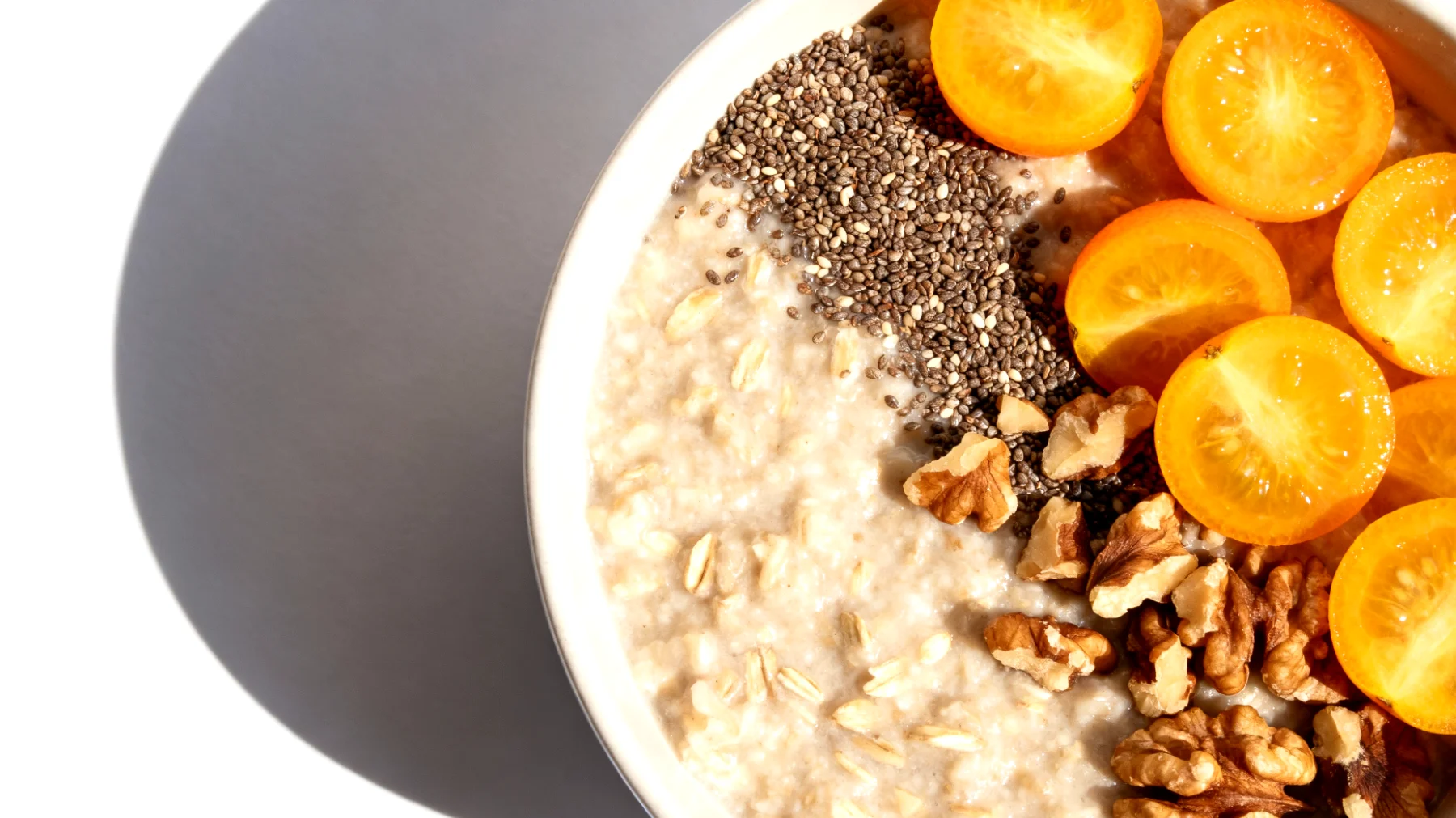 Hafer-Porridge mit Amaranth, Walnüssen und Kumquats"